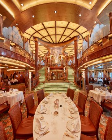 英国の豪華客船「クイーン・エリザベス」船内のブリタニア・レストラン（提供写真）