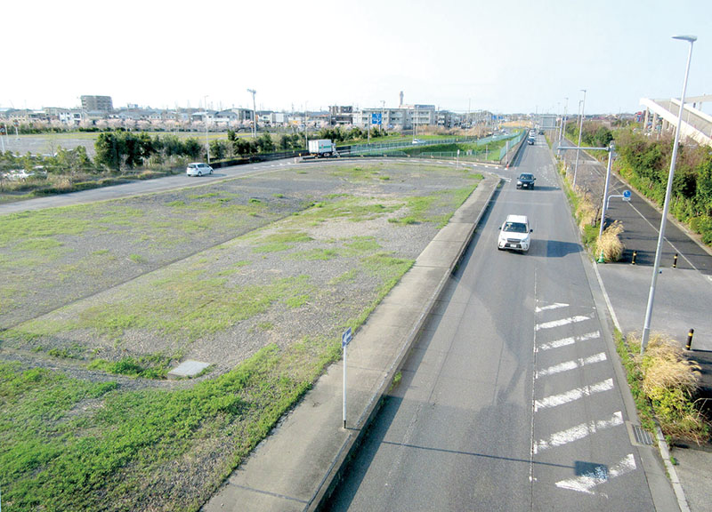 国道4号東埼玉道路＝越谷市のイオンレイクタウン付近