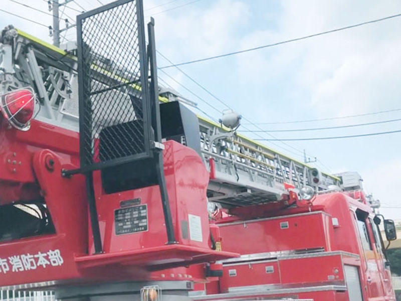 【ちなみ】消防車３＝事件事故イメージ
