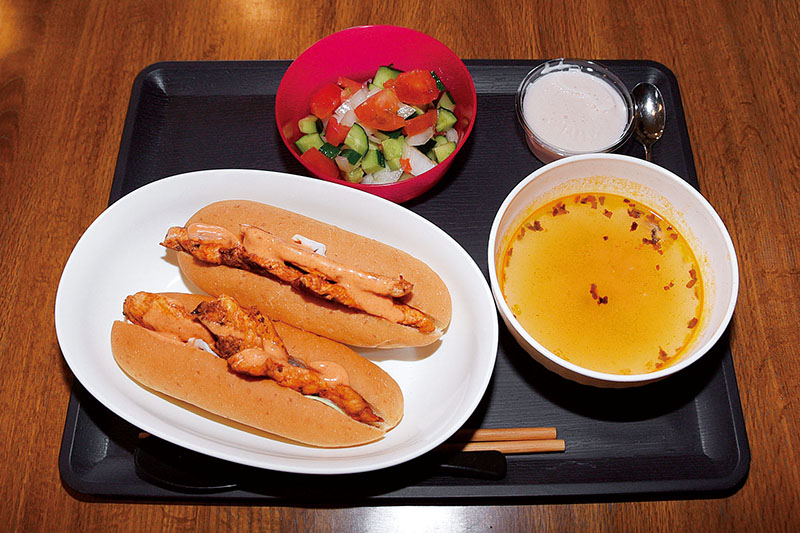 提供されたケバブランチセット