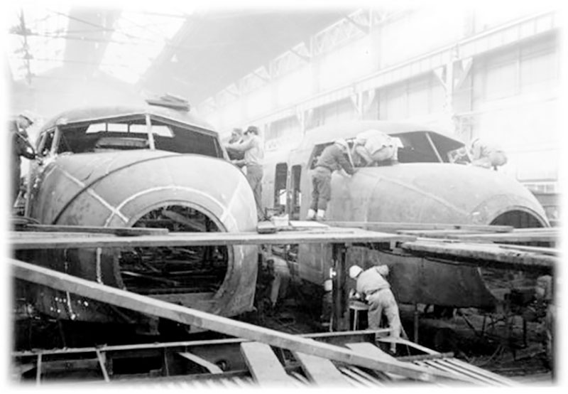 量産される0系新幹線電車＝1963年2月、日本車輌製造蕨工場（提供・元日本車輌製造／荒井貞夫さん）