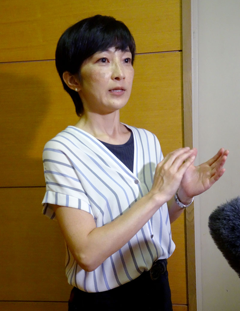 「100％起こる余震をリスクとして捉えるべき」と語る慶大の大木聖子准教授＝19日午後、埼玉県狭山市鵜ノ木の市立入間川小学校