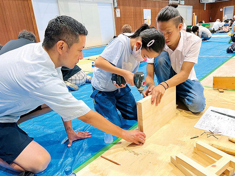 ふじみ野で親子木工教室、職人からものづくりの楽しさ学ぶ　近藤建設が主体、職人たちの地域貢献