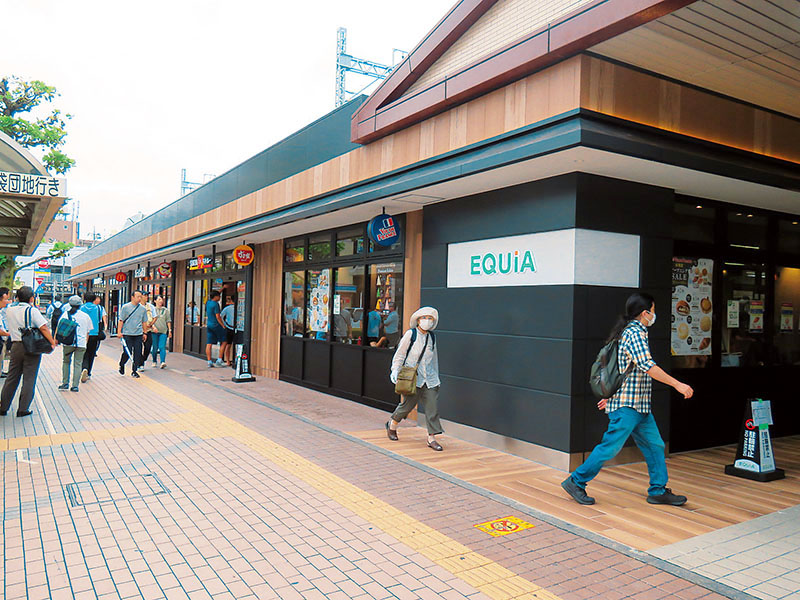 谷塚駅高架下にオープンしたEQUiA谷塚＝21日午前、草加市谷塚