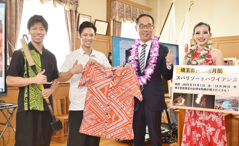 大野知事（右から2人目）を表敬訪問した（右から）岡村早優さん、バル憂弥さん、ムア史弥さん＝26日、県庁