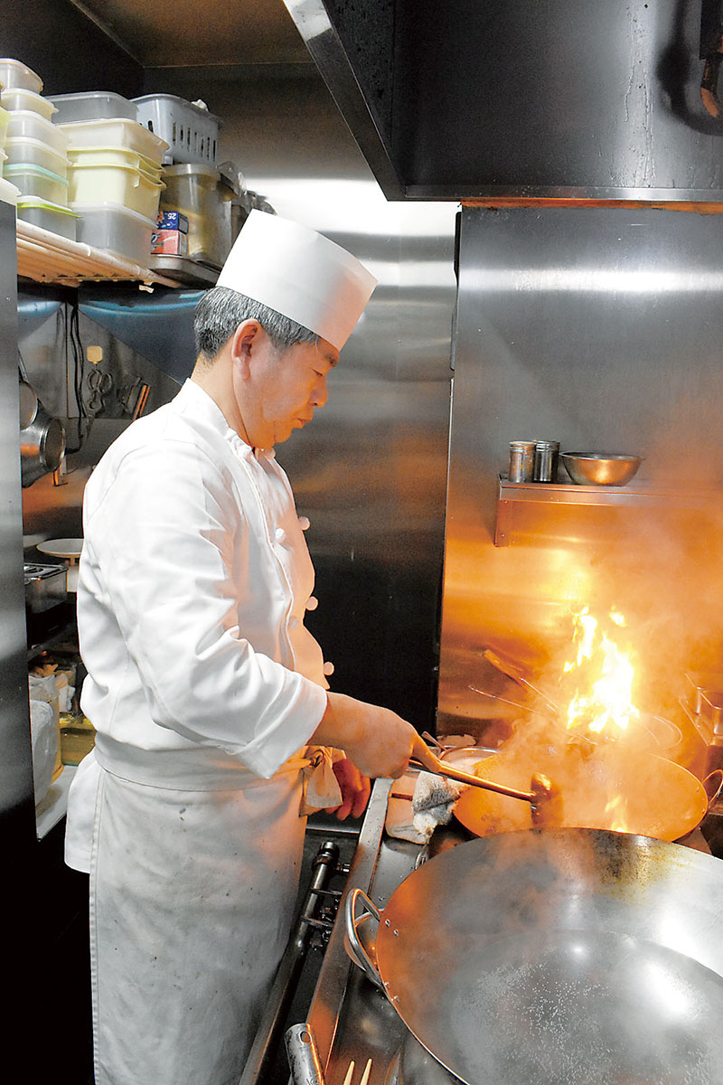 「泰山北斗」店主の三浦美好さん＝埼玉県秩父市山田