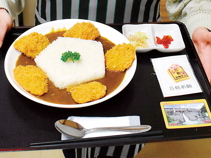 埼玉の人気で順番待ちになる「ごうかくダムカレー」限定150食スタート