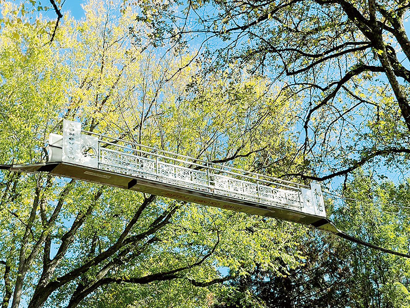 白子橋を模して造られたロングビュー市内のリス橋。両端には和光とロングビューの両市名が刻まれている（和光市提供）