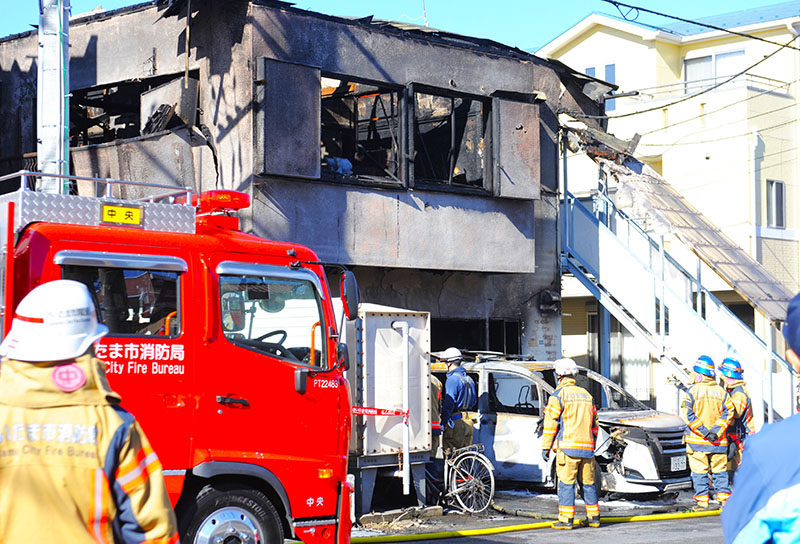 2人の遺体が見つかったアパート＝11日午前10時ごろ、さいたま市中央区4丁目