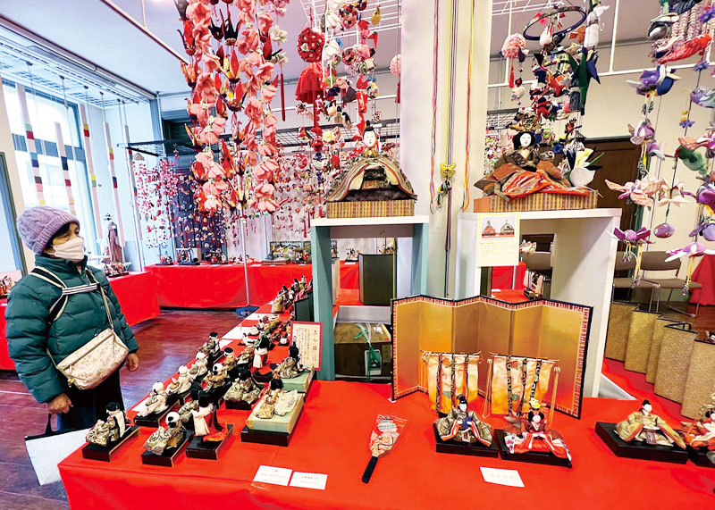 東玉大正館に飾られている江戸から昭和の人形、つるし雛