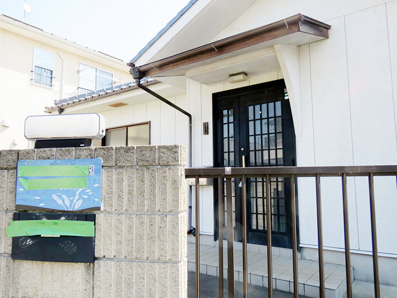 閉鎖された事業所＝4日午後、越谷市新越谷