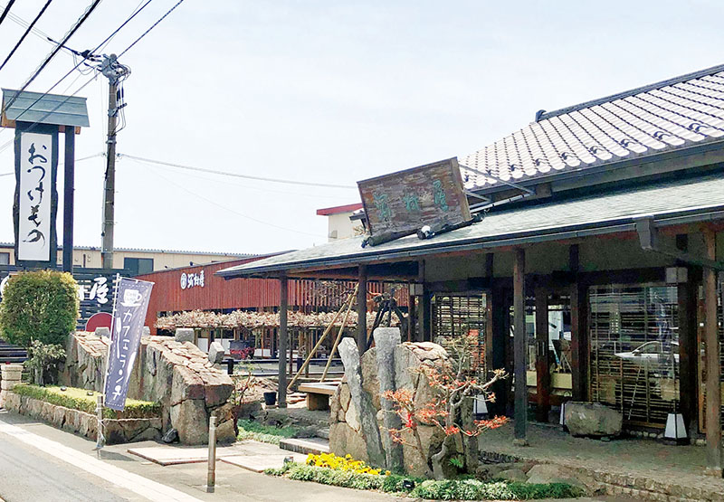 旧中山道沿いに立つギャラリーカフェ「ひと福庵」