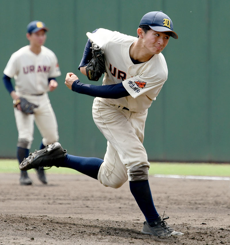 市浦和―三郷北　5回を無安打無失点に抑えた市浦和の先発梶＝県営大宮