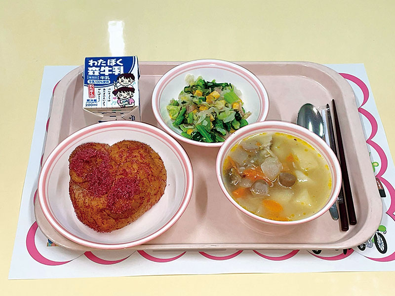 中央区の花「バラ」をモチーフにした揚げパンなどを取り入れたさいたま市民の日給食