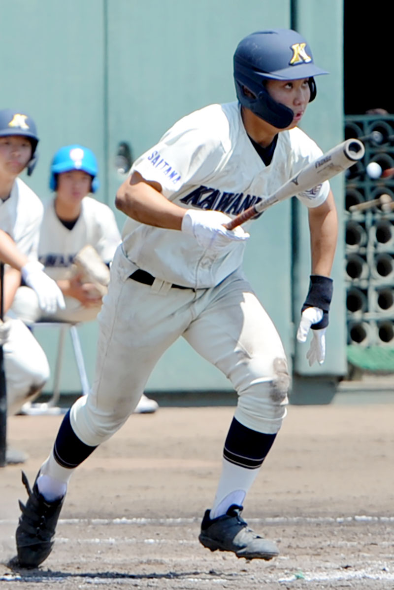 積極的なスイングで打線をけん引する川越西の3番杉間