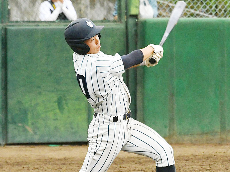 上尾―立教新座　5回表立教新座1死一塁、代打中田が逆転の左越え2ランを放つ