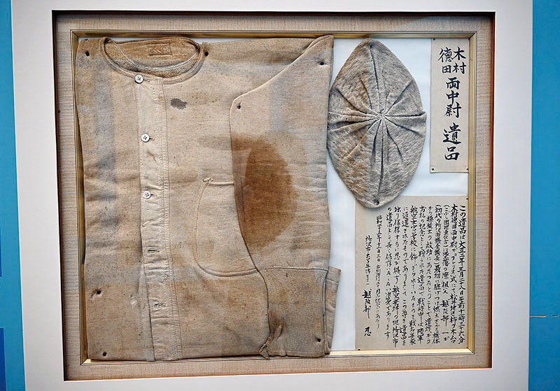 木村・徳田両中尉の遺品。1913年、所沢飛行場近くに飛行機が墜落し、搭乗していた木村鈴四郎中尉と徳田金一中尉が死亡した。日本初の航空機による死亡事故だった（常設展示）