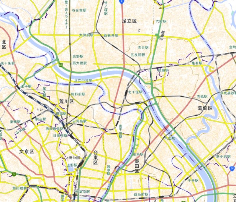 北千住駅（地図の中心付近）の周辺図＝国土地理院HPから