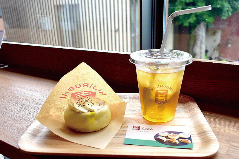 具材ぎっしり、創作「秩父おやき」