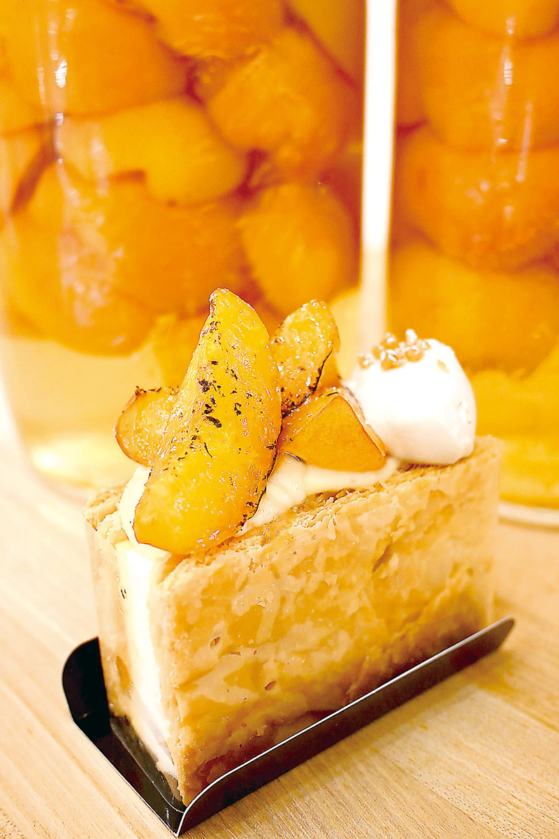 鳩山産の生アンズを使ったケーキ「メアリー」