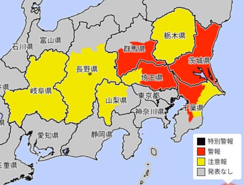 大雨警報（赤色）と大雨注意報（黄色）が発表されているエリア（1日午後7時6分、気象庁HPから）