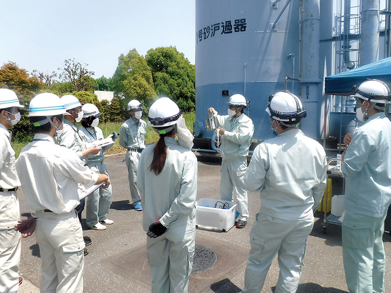 市町・組合の職員を対象に行っている現場体験型実務研修（県下水道公社提供）