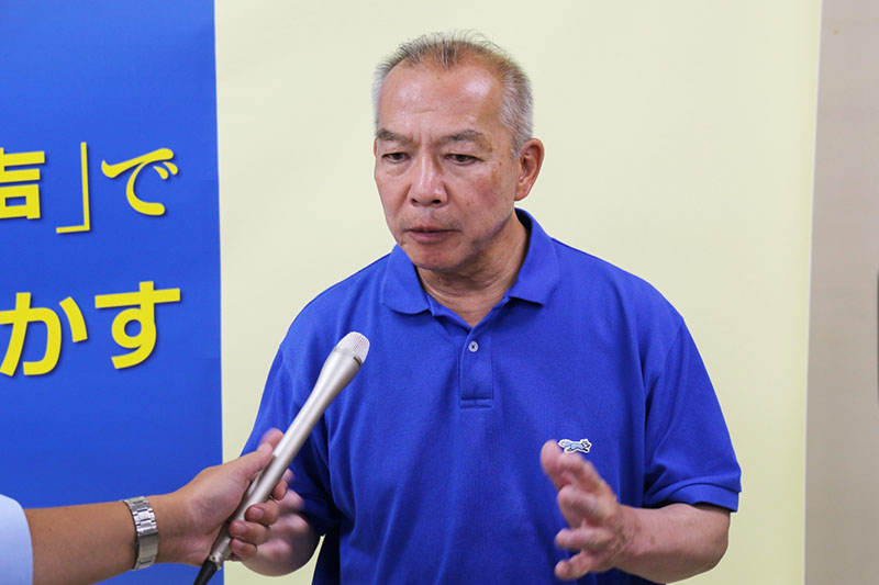 再選を果たせず、敗因や任期を振り返る伊藤岳氏＝21日午前1時20分ごろ、さいたま市大宮区の共産党県委員会本部