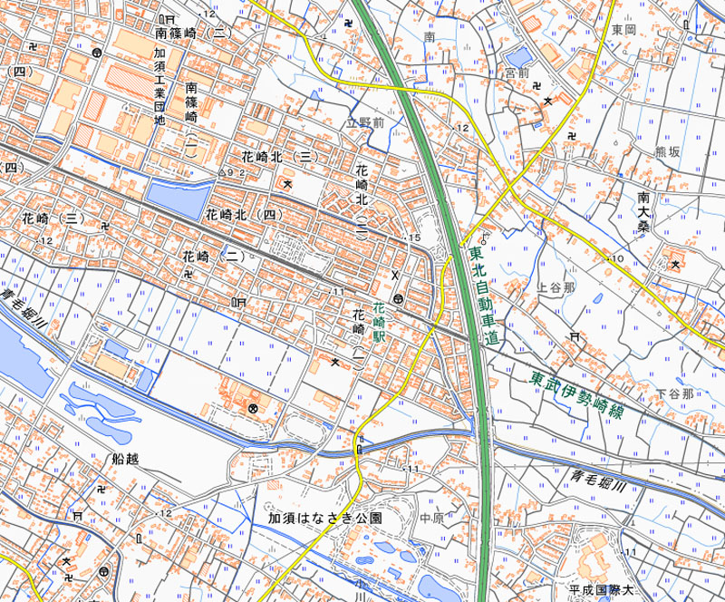 加須市花崎北の周辺。旧店舗の住所は花崎北3-12-4、新店舗は花崎北1-17-1（国土地理院HPより）