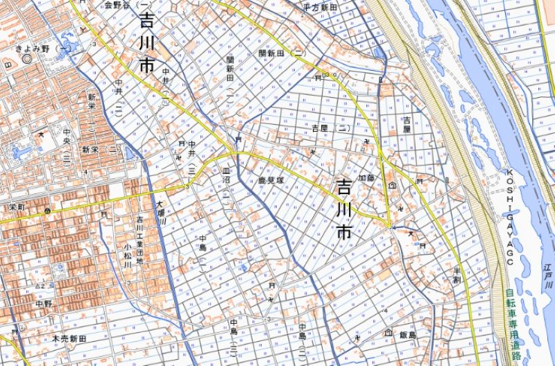 吉川市鹿見塚の位置（地図の中心付近）＝国土地理院HPから