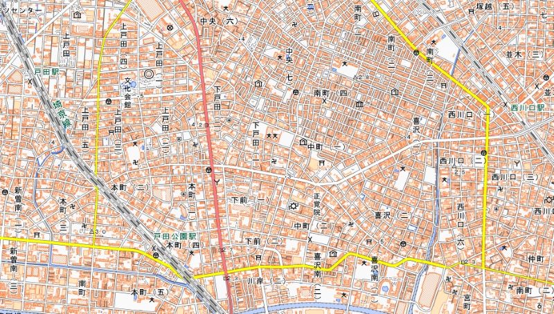 戸田市下戸田1丁目の位置（地図の中心付近）、国道17号（赤い線）の右側＝国土地理院HPから