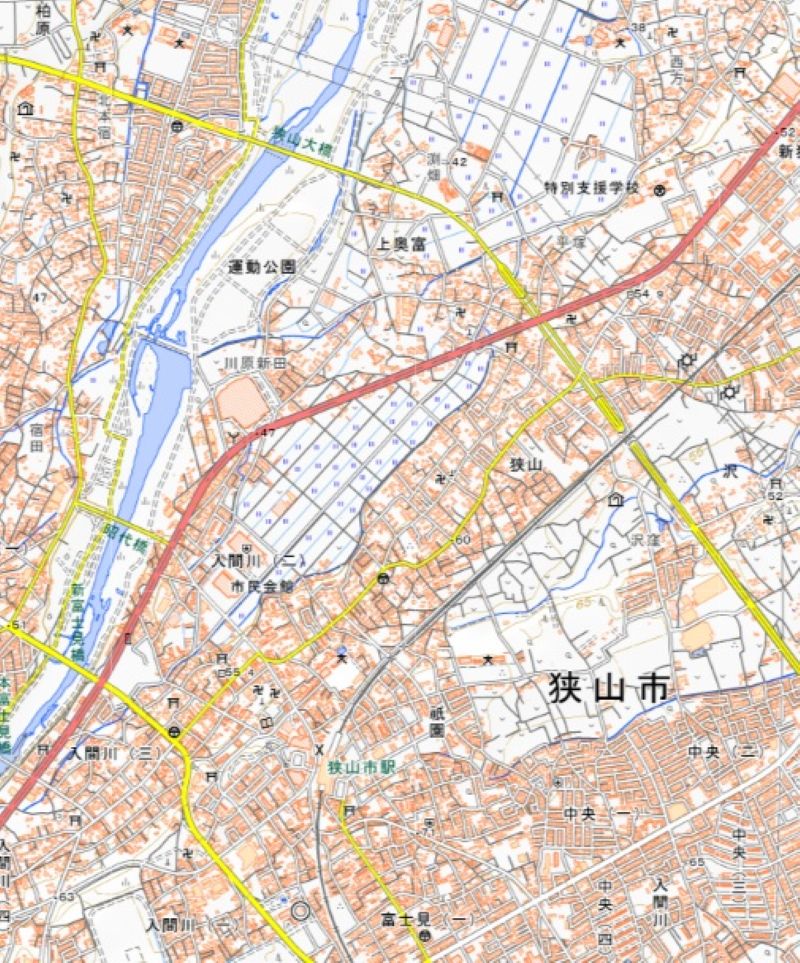 狭山市中央4丁目（図右下）と狭山市柏原（図左上）の位置＝国土地理院HPから