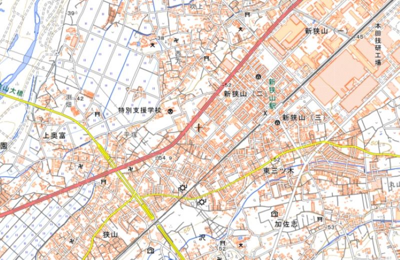 ベイシア新店舗の出店予定地（狭山市新狭山2丁目）＝地図の中心付近（国土地理院JPから）