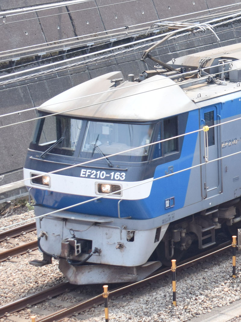 貨物列車の機関車イメージ