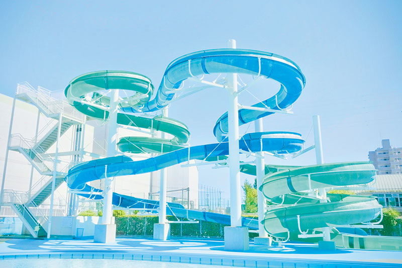 沼影市民プールのスライダー（太田信吾監督提供）