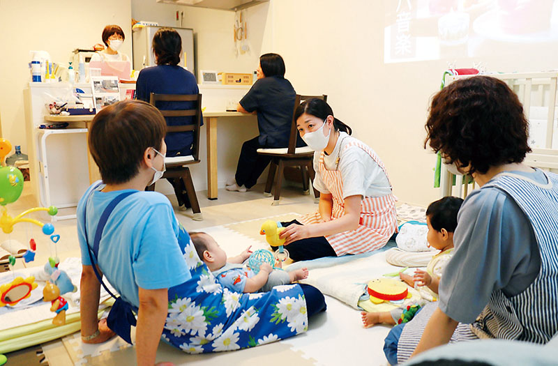 産後ケア施設「助産院Lanka」では助産師や看護師が子どもの面倒を見て、母親はゆっくり休息を取れる＝8月、さいたま市浦和区