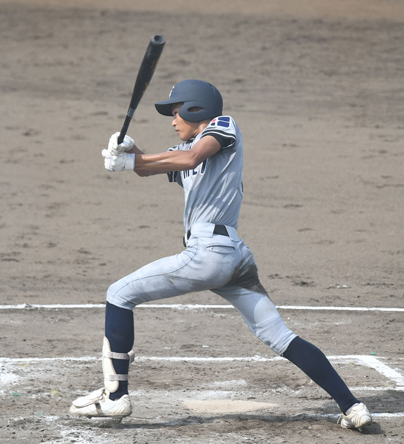 東部C組代表決定戦　叡明―越谷総合　2回裏叡明1死ニ、三塁、本間が中前適時打を放つ