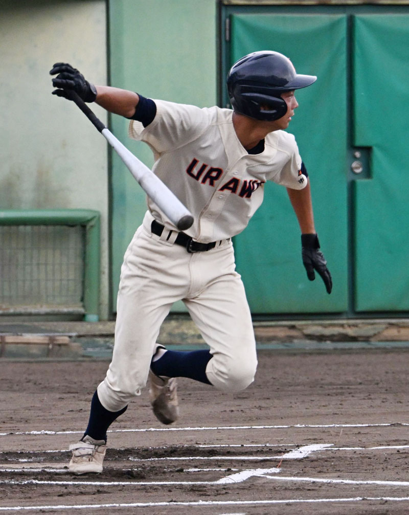 南部A組代表決定戦　市浦和―栄東　1回表市浦和1死三塁、小林が先制の左前適時打を放つ