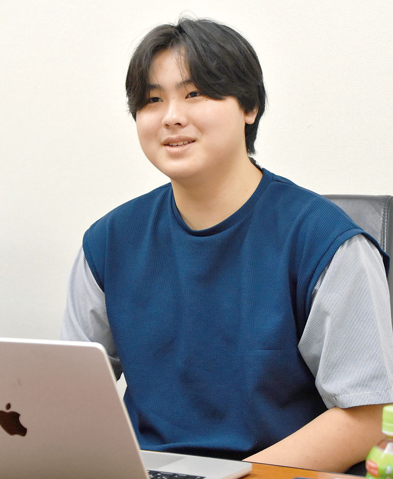 「常にアップデートしていく学校にする」と話すBlendix社長の松田峻一さん＝8月27日、春日部市の松実高等学園