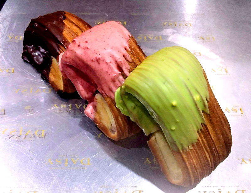 「デイジイ」「シャンドワゾー」が協力した特別商品「オリジナルパン・スイス」