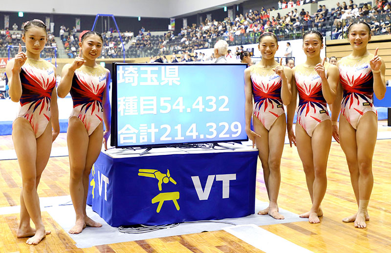 体操の少年女子団体総合で優勝した埼玉（左から梶谷、岸、森下、川上、中浜）（県スポーツ協会提供）