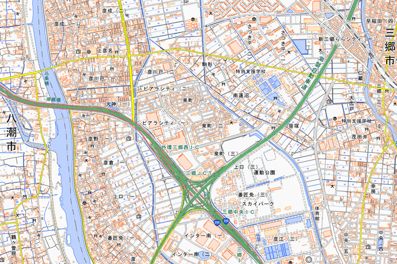 三郷市ピアラシティ1丁目の周辺（国土地理院HPより）