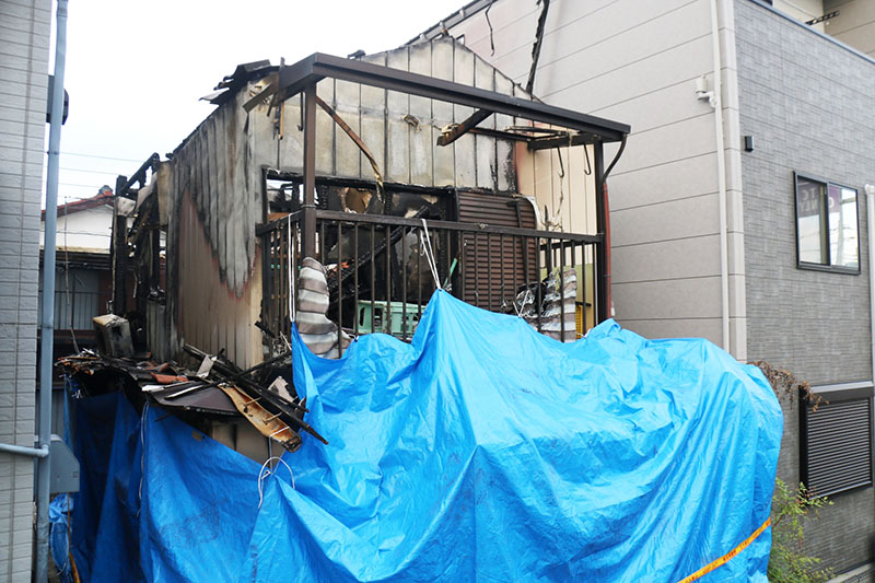 女性の遺体が見つかった火災現場＝9月26日午後、さいたま市桜区田島9丁目