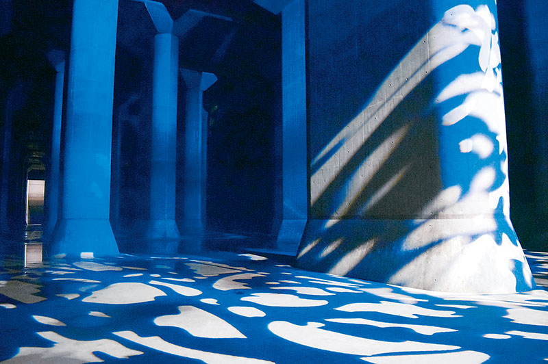 ライトアップされた首都圏外郭放水路の調圧水槽