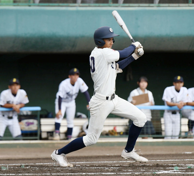 大宮東―富士見　1回裏大宮東1死満塁、岸アマルが先制の適時内野安打を放つ