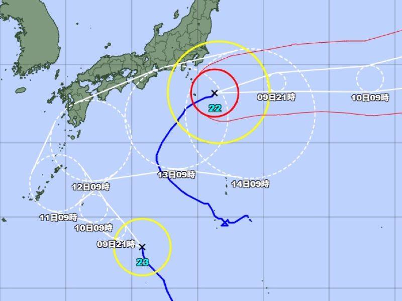 台風22号と23号の予想進路図（9日午前9時、気象庁HPから）