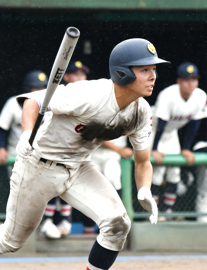 力強いスイングで広角に打ち分け、打撃センスの光る浦和学院の3番法量