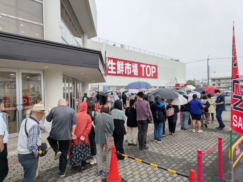 開店時の賑わいの様子（提供）