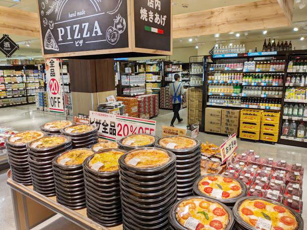 ピザ・ベーカリー売場を新設（提供）