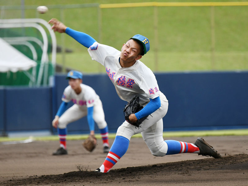 花咲徳栄―甲府工　3安打完封した花咲徳栄のエース黒川＝山日YBS