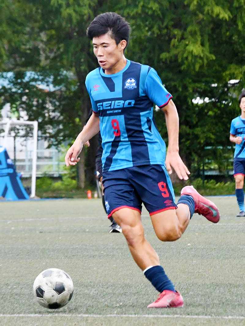 スピードを生かした突破力が魅力の聖望学園のMF中原